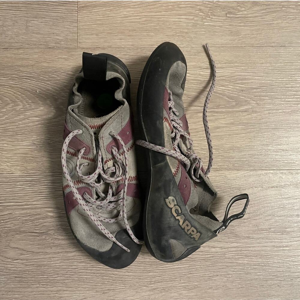 Scarpa Helix Rock Climbing Shoes  Size 6 womens, Size 5 Mens